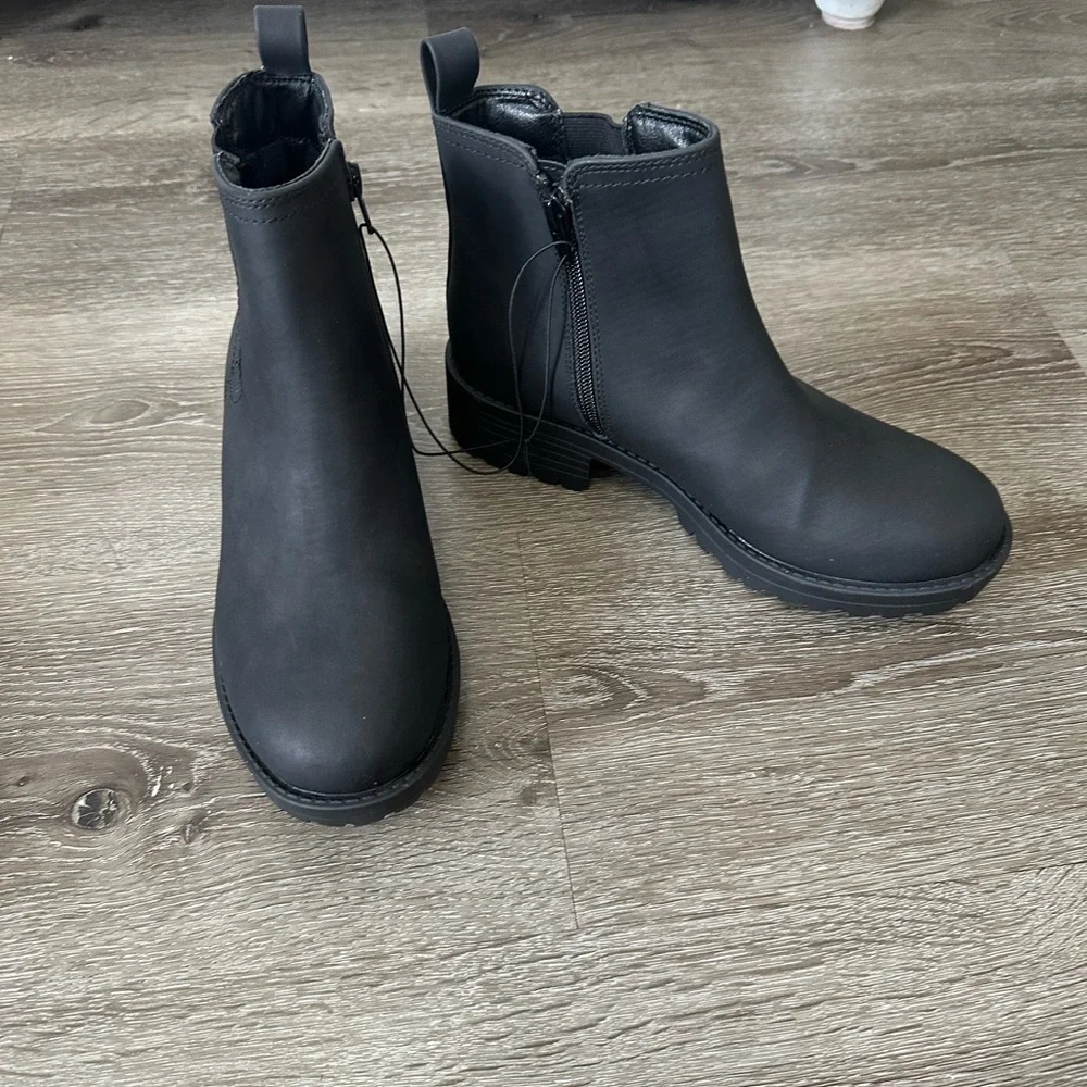 Buffalo David Bitton Matte Black Ankle Zip Booties